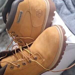 TIMBERLAND BOOTS.BRAN KNEW 7.5 LADIES. TAN SWAID
